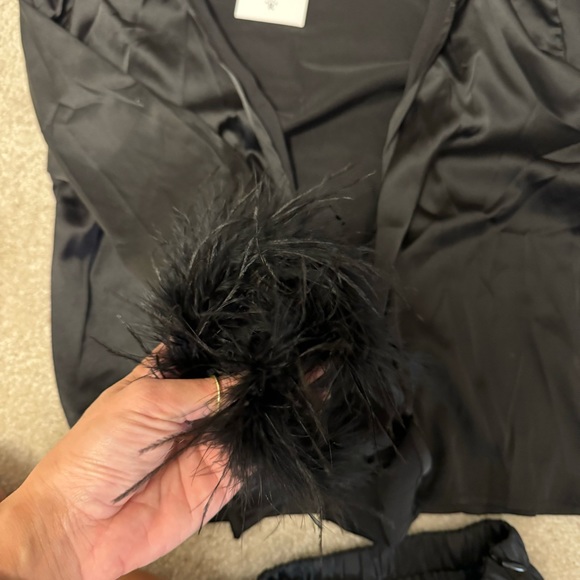 Two piece feather set - Picture 11 of 11